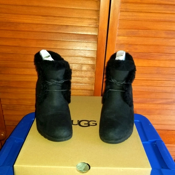 🚫SOLD🚫 Ugg Jeovana Shearling Wedge Booties - Picture 4 of 12